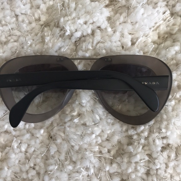 Beautiful Prada sunglasses main image 8